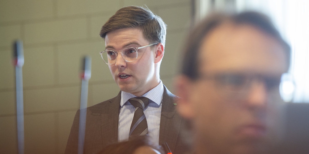 Ruben Schuler rechnet bei der Prämieninitiative mit Mehrkosten von 1200 Franken pro Haushalt.
