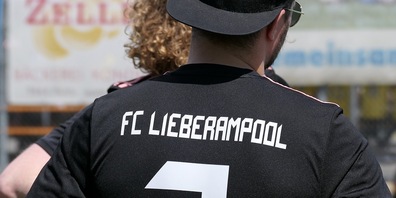 Lieber am Pool - und doch in brütender Hitze am Fussballplatz