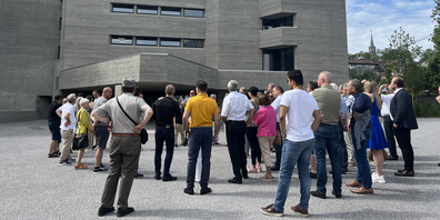 Architekt Bernhard Flühler erläutert die schwierigen und umfassenden Sanierungsarbeiten.