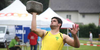 Vollenweider Jeremy triumphiert auch im Steinstossen.