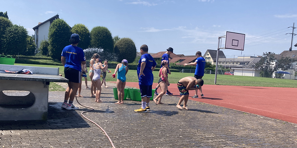 Spiel und Spass: Wasserschlacht in der Actionwoche des Ferienpasses.