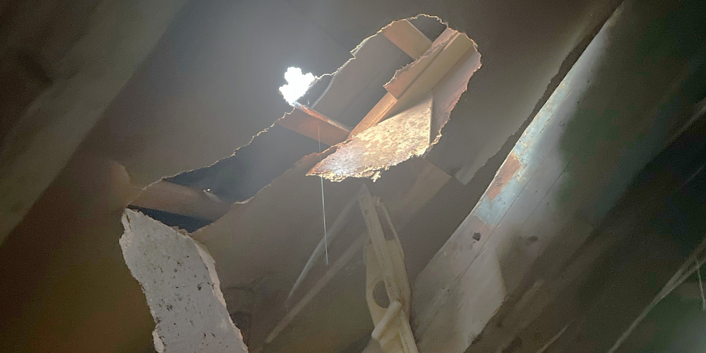 Beim Blitzeinschlag wurde das oberste Stockwerk des Hauses beschädigt. 