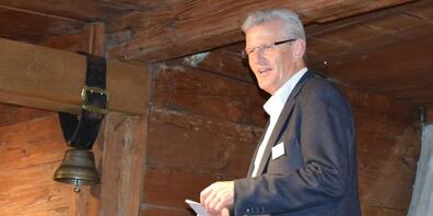 Karl Brändle bei einer seiner launigen Reden. Hier bei der Einweihung des restaurierten Ortsmuseums am Eichelstock 2018.