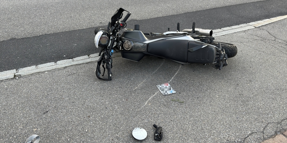 Beim Selbstunfall entstand am Motorrad Sachschaden von rund 4'000 Franken.