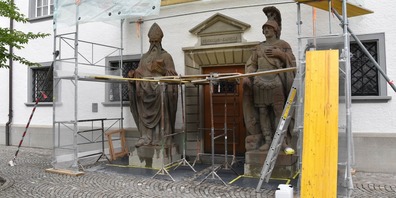 Die Heiligen Desiderius und Mauritius vor der Galluskapelle im Stiftsbezirk St.Gallen.