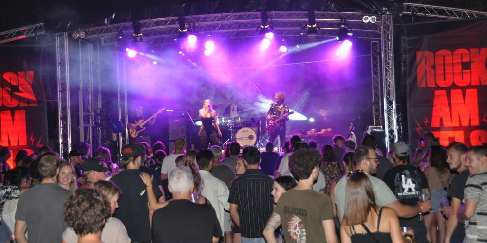 Beste Konzertstimmung am Sportplatz Kolbenstein