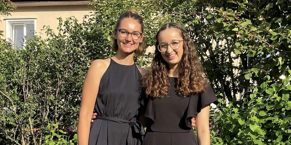 Sarah Zaru und Claudia Breu haben die kaufmännischen Lehrabschlussprüfungen bestanden