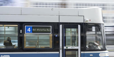 Ein Franken pro Tag fürs VBZ-Billett ist genug, findet die Stadtzürcher SP. Sie hat eine Initiative lanciert, die den ÖV für Stadtzürcherinnen und Stadtzürcher deutlich vergünstigen will. (Archivbild)
