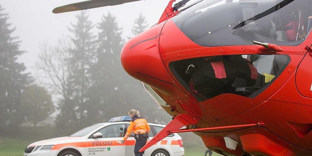 Ein Arbeiter hat sich bei einem Arbeitsunfall in Lichtensteig SG so schwere Verletzungen zugezogen, dass er per Rettungshelikopter ins Spital transportiert werden musste. (Symbolbild)