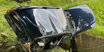 Der Wagen wurde beim Selbstunfall total beschädigt.
