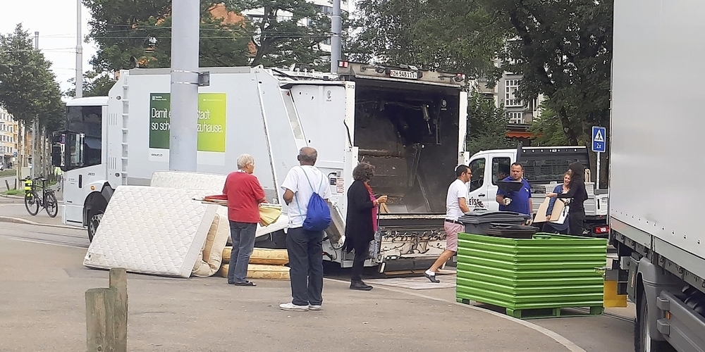 Sollen künftig die Aufgabe des Cargotrams übernehmen: mobile Recyclinghöfe mit Lastwagen.