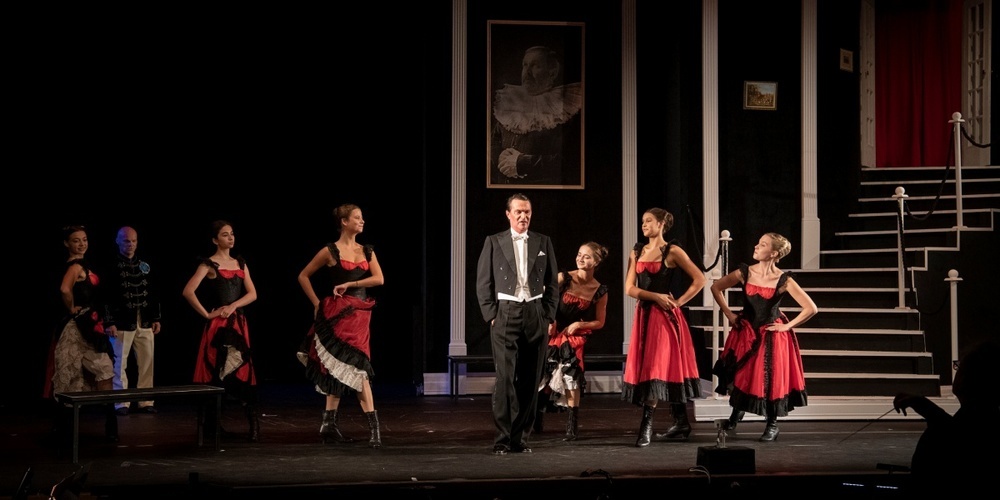Das Ballet tranzt i der Unterwelt das berühmteste Stück, den CanCan – Beine hoch! 