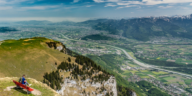 Insgesamt sind rund die Hälfte aller Lebensräume bzw. Ökosysteme durch Überbauung und Zersiedlung  in der Schweiz gefährdet.