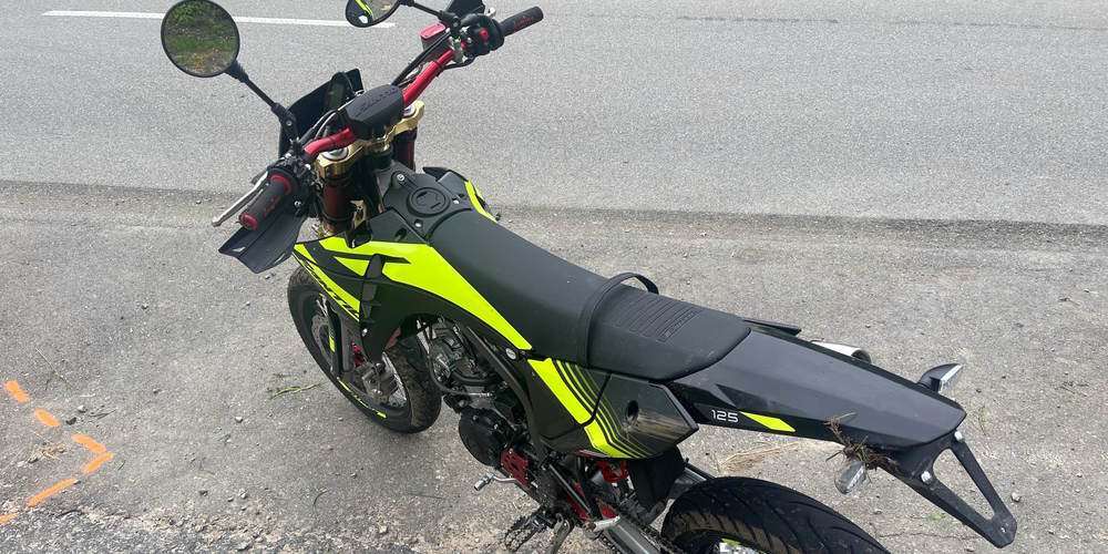 Am Motorrad entstand geringer Schaden.