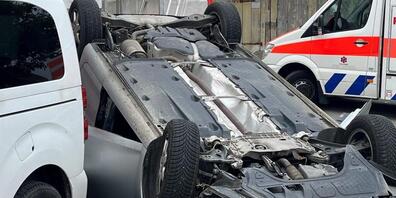 Die 77 Jahre Autolenkerin erlitt Verletzungen.