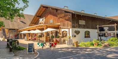 Der Bächlihof lädt die Besucher ein.