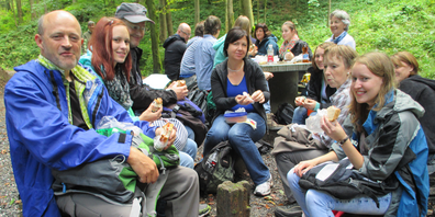 Bei Witzweg-Wanderern erfreut sich der Rastplatz mit Feuerstelle am romantischen Klusbach grosser Beliebtheit.