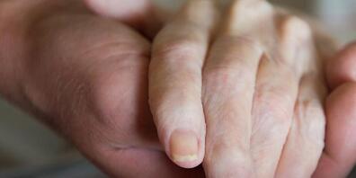 Der Schwyzer Kantonsrat debattierte am Mittwoch über die Regelung zur Sterbehilfe in Alters- und Pflegeheimen. (Symbolbild)