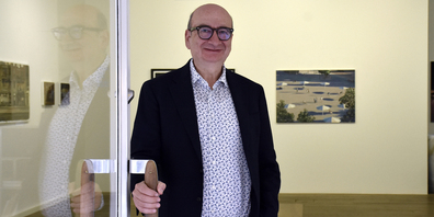 Alex Schlesinger (63) freut sich auf die Feierlichkeiten rund um das 20-jährige Bestehen seiner Galerie im Enge-Quartier.