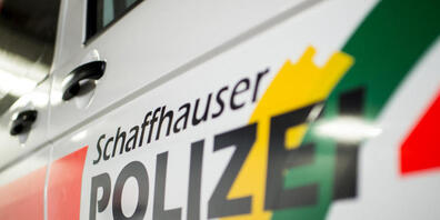 Die Schaffhauser Polizei sucht nach dem Verkehrsunfall vom Mittwochabend Zeugen. (Archivbild)
