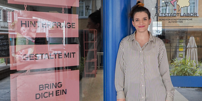 Willkommen: Astrid Dörig freut sich im neuen Altstadtlabor gemeinsam mit Ladenbesitzerinnen und Einheimischen die Stadt zu gestalten.