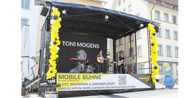 Am slowUp Schaffhausen-Hegau kam die mobile Bühne von Rüeger e-concept GmbH zum Einsatz für ein Konzert auf dem Herrenacker.