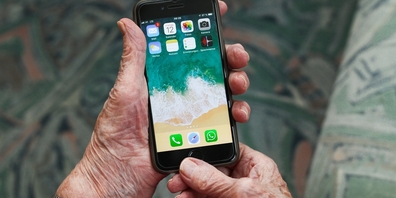 Auch ältere Menschen in der Schweiz wollen selbstbestimmt digitale Geräte und Dienstleistungen nutzen. (Symbolbild)