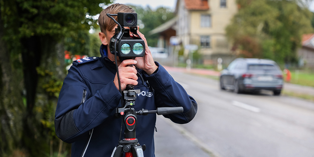 Drei Verkehrssünder: In Bad Ragaz und Weesen verzeigt die Kantonspolizei gleich drei Männer, die allesamt mit ihren Fahrzeugen ausserorts mit einer Geschwindigkeit von über 100 km/h unterwegs waren.