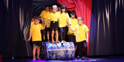 Mit akrobatischen Darbietungen und waghalsigen Nummern sorgten die Schülerinnen und Schüler der Primarschule Lüchingen für ein  abwechslungsreiches Zirkusprogramm