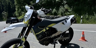 Das involvierte Motorrad wurde nur leicht beschädigt, der Lenker lebensgefährlich verletzt