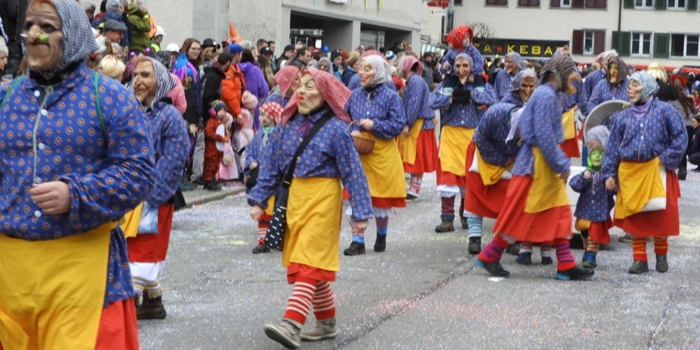Buchwaldhexen Uznach an einem Fasnachtsumzug. (Archivbild)