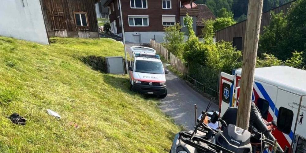 Unfall beim Heuen: Das Quad einer jungen Frau überschlug sich mehrfach und die Frau geriet unter das Fahrzeug.