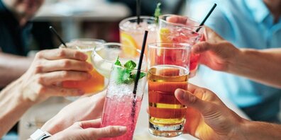 Abseits der Klassiker bieten sich etwas exotischere und weniger bekannte Cocktails, die aber genauso fein sind. (Themenbild)