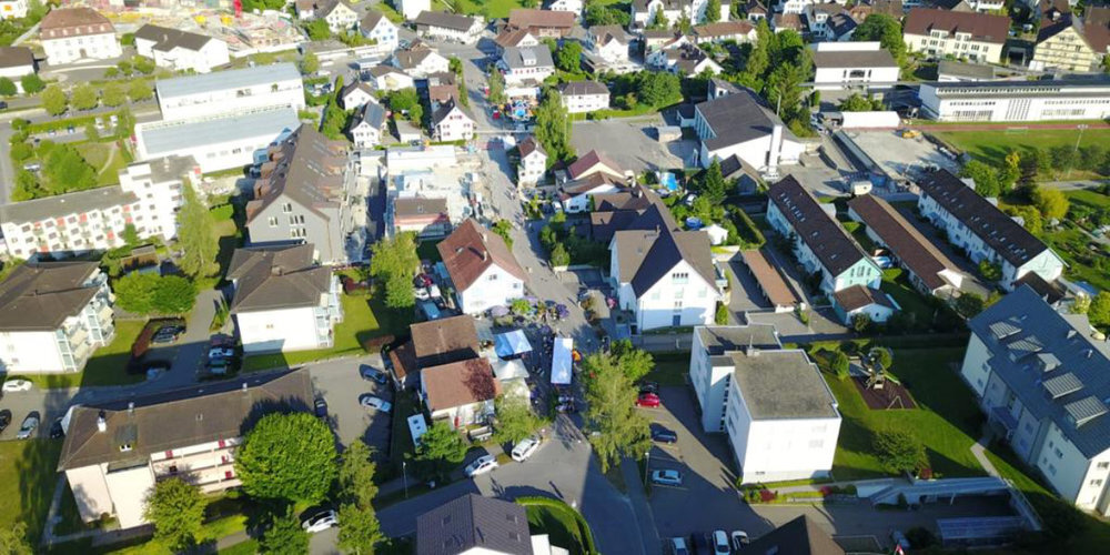 Am 1. Juli findet jetzt das  kleine Strassenfest mit Verpflegungsständen, Handörgelern, Jodlern, einer Kletterwand und einem  Schiessstand in der Gass statt.