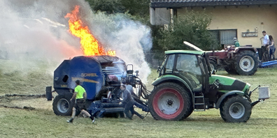 Rundballenpresse in Eggerstanden.