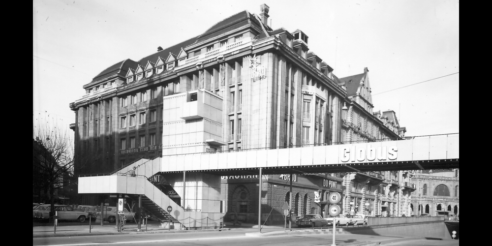 Eine Passerelle am Bahnhofquai  im Jahr 1960.