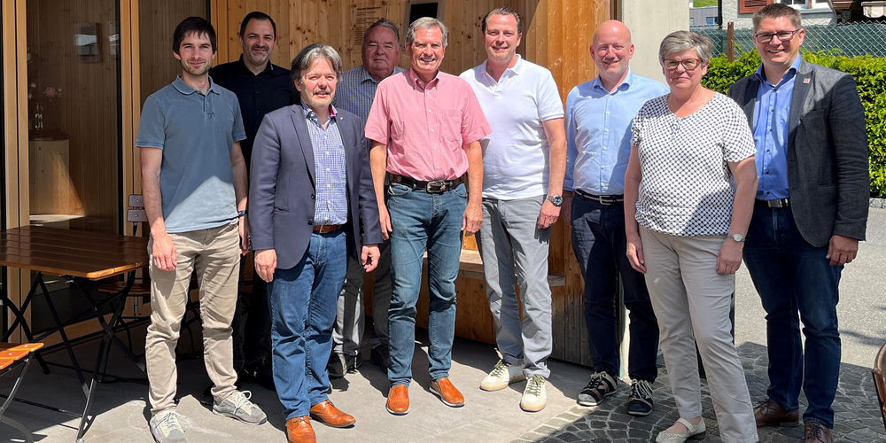 Am selben Strick ziehen: Das Projektteam von «Wein Erlebnis Berneck» traf sich mit Exponenten der Schweizer Weinindustrie und Vertretern des Branchenverband St.Galler Wein zu einem Austausch im Haus des St.Galler Weins in Berneck.
