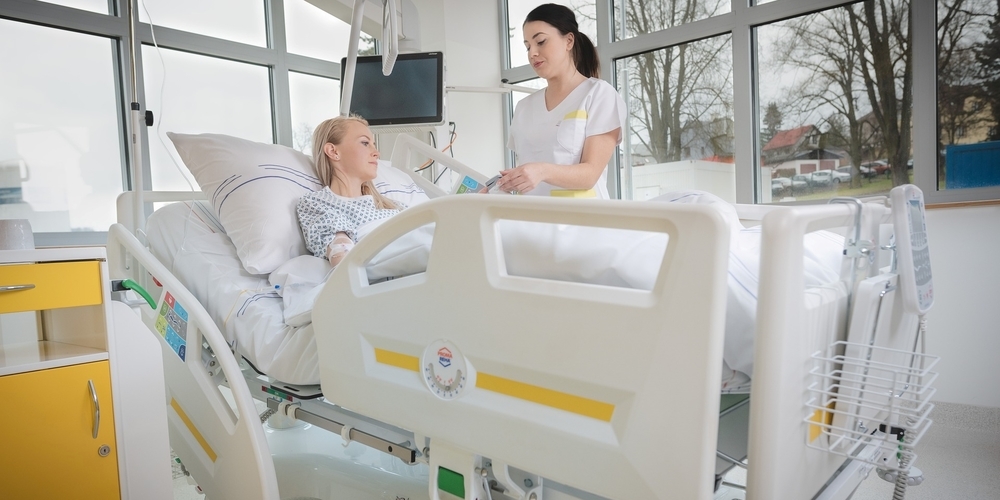 In der gegenwärtigen St.Galler Spitalkrise will die SP die Politik stärker in die Pflicht nehmen und plant mehrere Vorstösse. (Symbolbild)