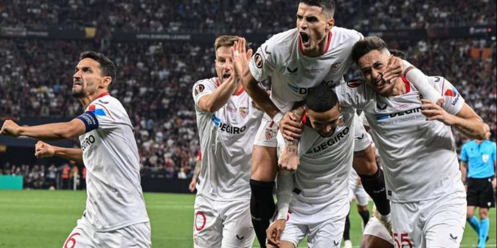 Ein Bild mit Wiedererkennungseffekt: Sevilla jubelt über den Titel in der Europa League.