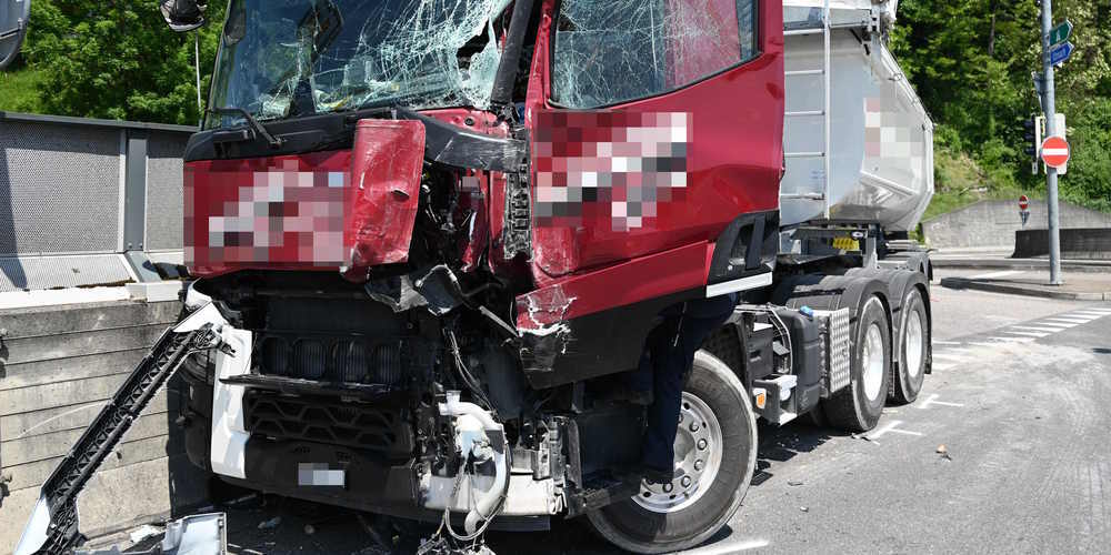 Beim Unfall entstand Sachschaden von über 20'000 Franken.