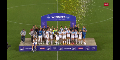 Die Meisterinnen im Konfetti-Regen: Der FCZ gewinnt erneut den Play-off-Final.