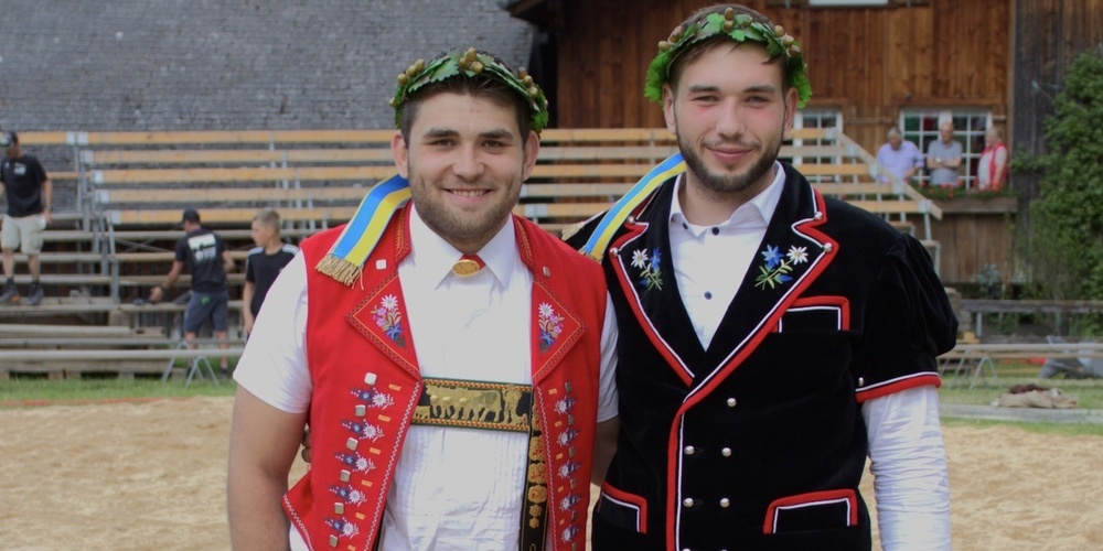 Die beiden Kranzgewinner Fabian Ulmann und Janosch Kobler