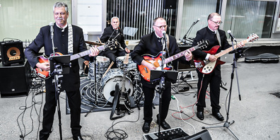 Bernd Hoier (Paul McCartney), Siggi Schaub (Ringo Starr), Richard Stehel (George Harrison) und Uwe Kemmer (John Lennon) (v.l.) bringen als Tributeband die Beatles in die Gegenwart.