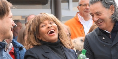 Beste Stimmung am 6. April 2013 bei der Taufgotte Tina Turner und ihrem Partner Erwin Bach (rechts) bei der Taufe des Bootes «Tina». 