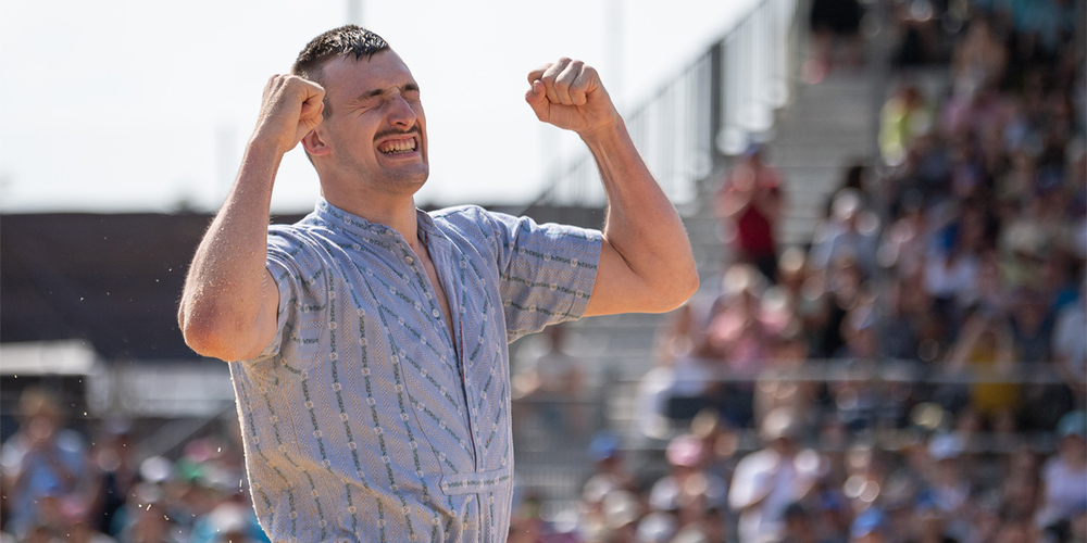 Damian Ott freut sich über den ersten Sieg am St. Galler Kantonalschwingfest
