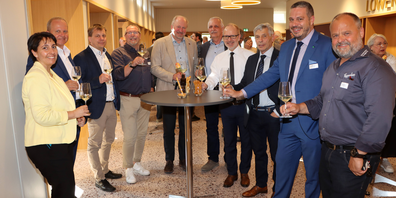 Freuen sich über die positive Entwicklung der Schreinerbranche: (v.l.n.r.) Sabina Hollenstein, Patrick Bregenzer, Urs Hungerbühler, Günter Bührer, Thomas Iten, Martin Hälg, Stefan Kölliker, Ferdinand Riederer, Jens Jäger und Christoph Stolz. 