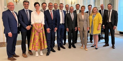 Die Ostschweizer Regierungskonferenz (ORK) mit Bundesrätin Karin Keller-Sutter (5.v.r.).