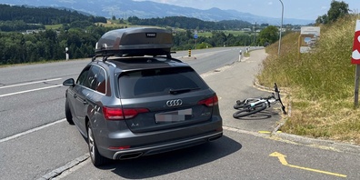 Auf der Verzweigung Rickenstrasse-Gerendingerstrasse stiessen ein Auto und eine junge E-Bikerin zusammen.