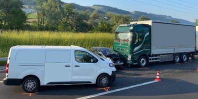 Die Fahrzeuginsassen kamen mit dem Schrecken davon – verletzt wurde niemand. 