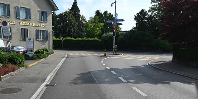 Ein Lenker bemerkte eine stehende Autokolonne nach der Einmündung Zürcherstrasse/Rütistrasse vermutlich zu spät und es kam zum Auffahrunfall.